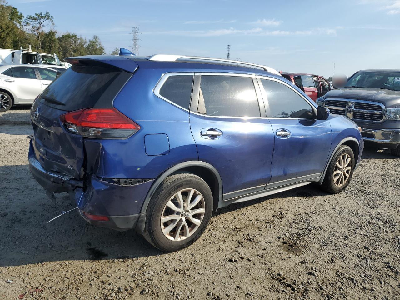 2017 Nissan Rogue - Image 3