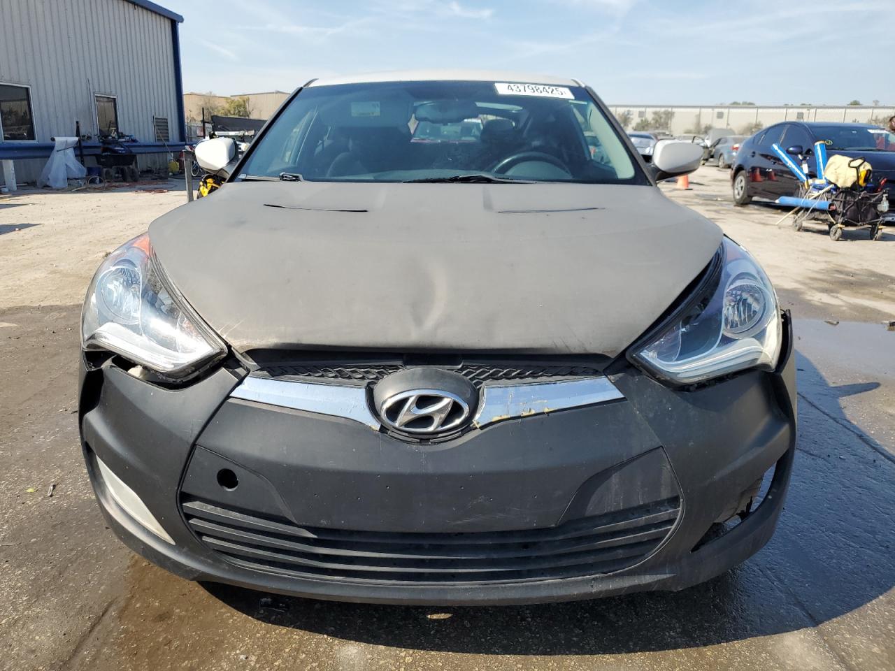 2013 Hyundai Veloster - Image 5
