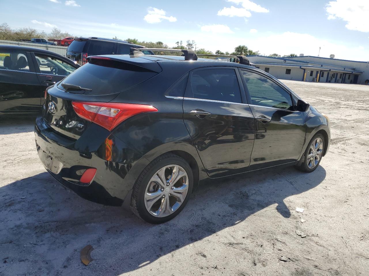 2013 Hyundai Elantra - Image 3