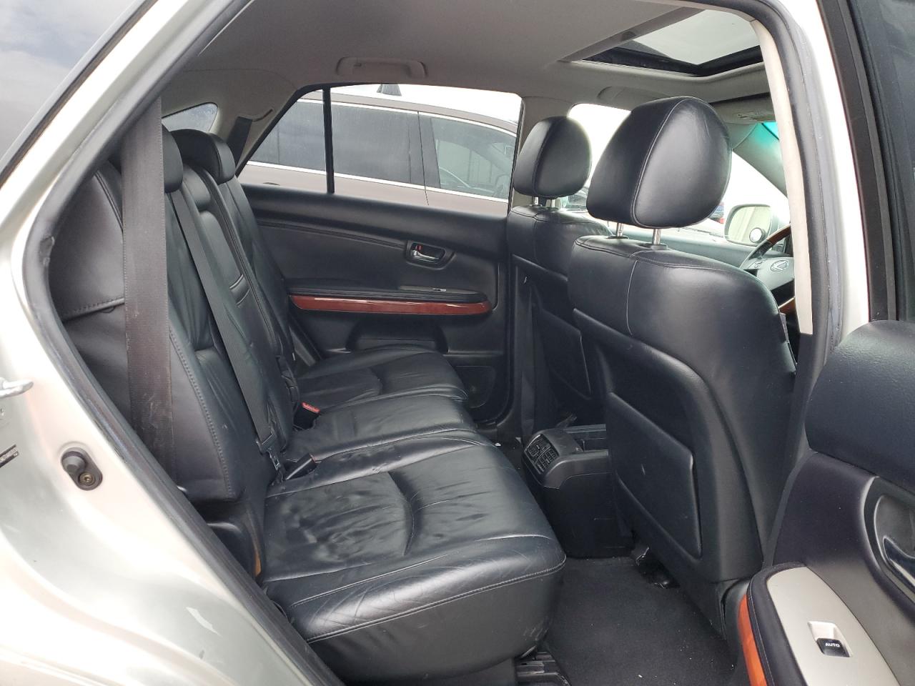 2004 Lexus RX - Image 10