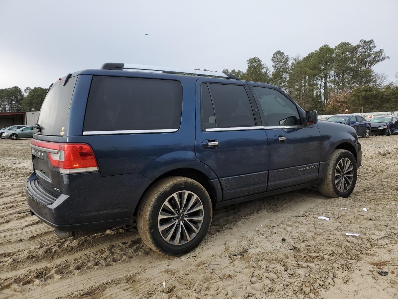 2015 Lincoln Navigator - Image 3