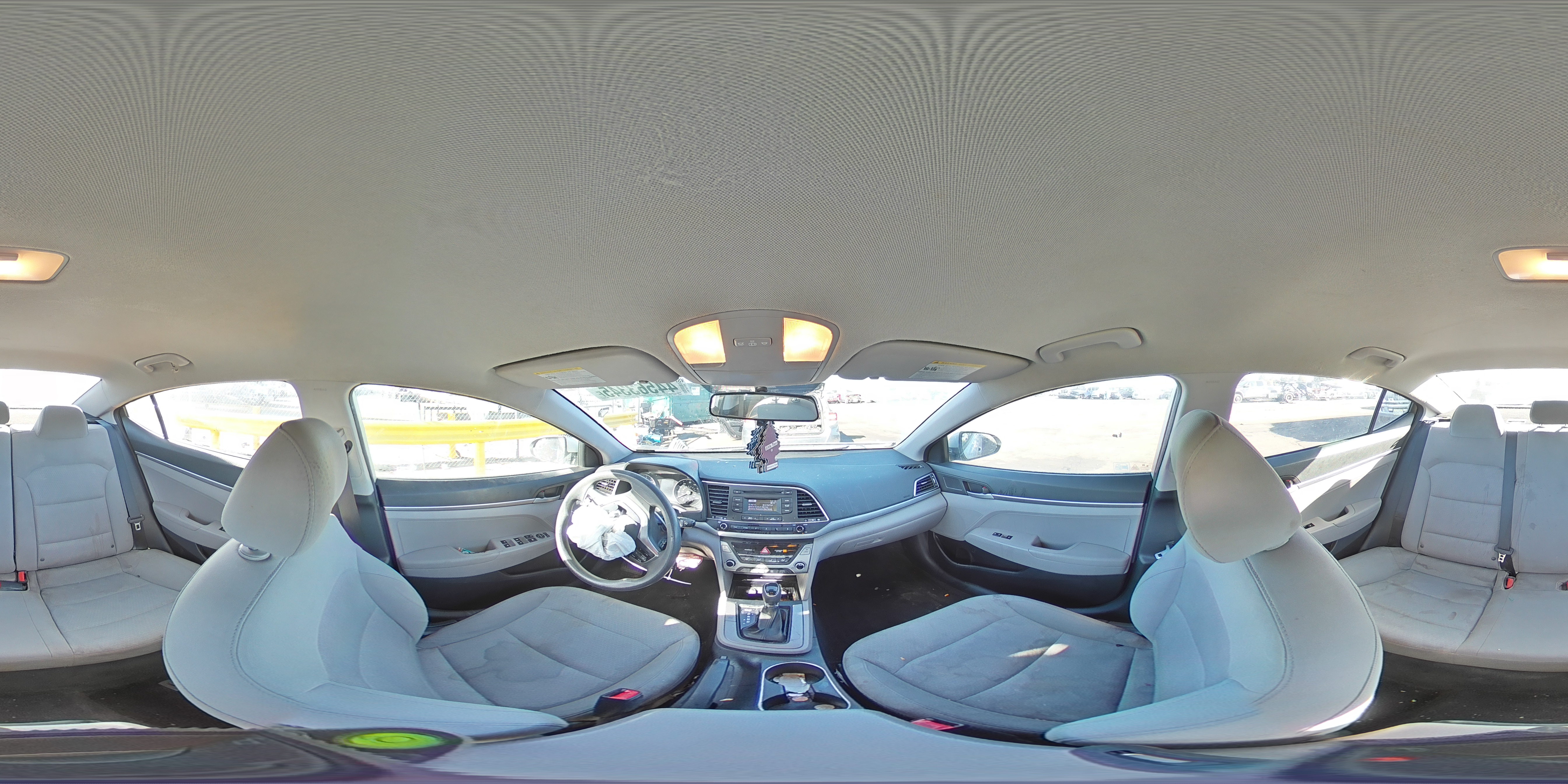 2017 Hyundai Elantra - Image 13