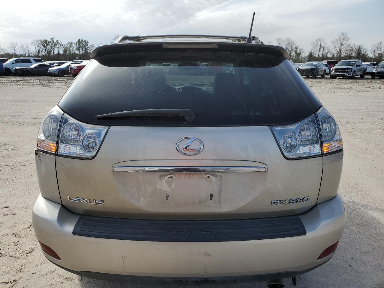 2005 Lexus RX - Image 6