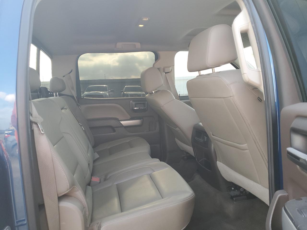 2016 Chevrolet Silverado - Image 10