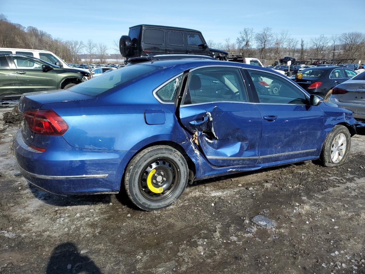 2017 Volkswagen Passat - Image 3