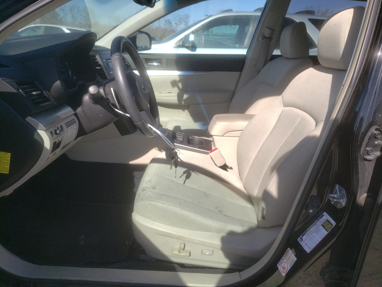 2010 Subaru Outback - Image 7