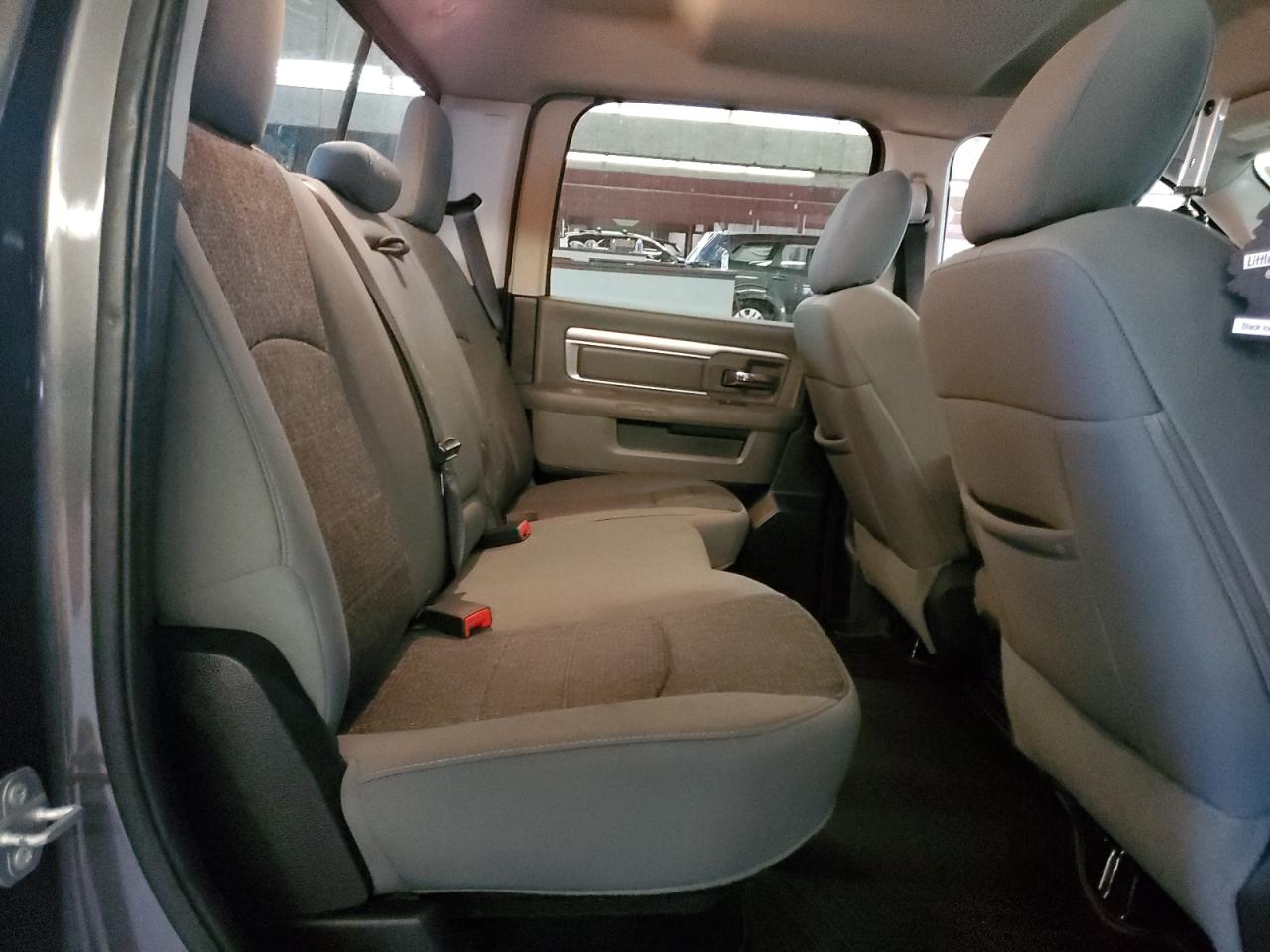 2016 RAM 1500 - Image 10