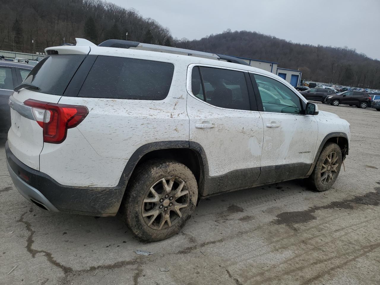 2022 GMC Acadia - Image 3