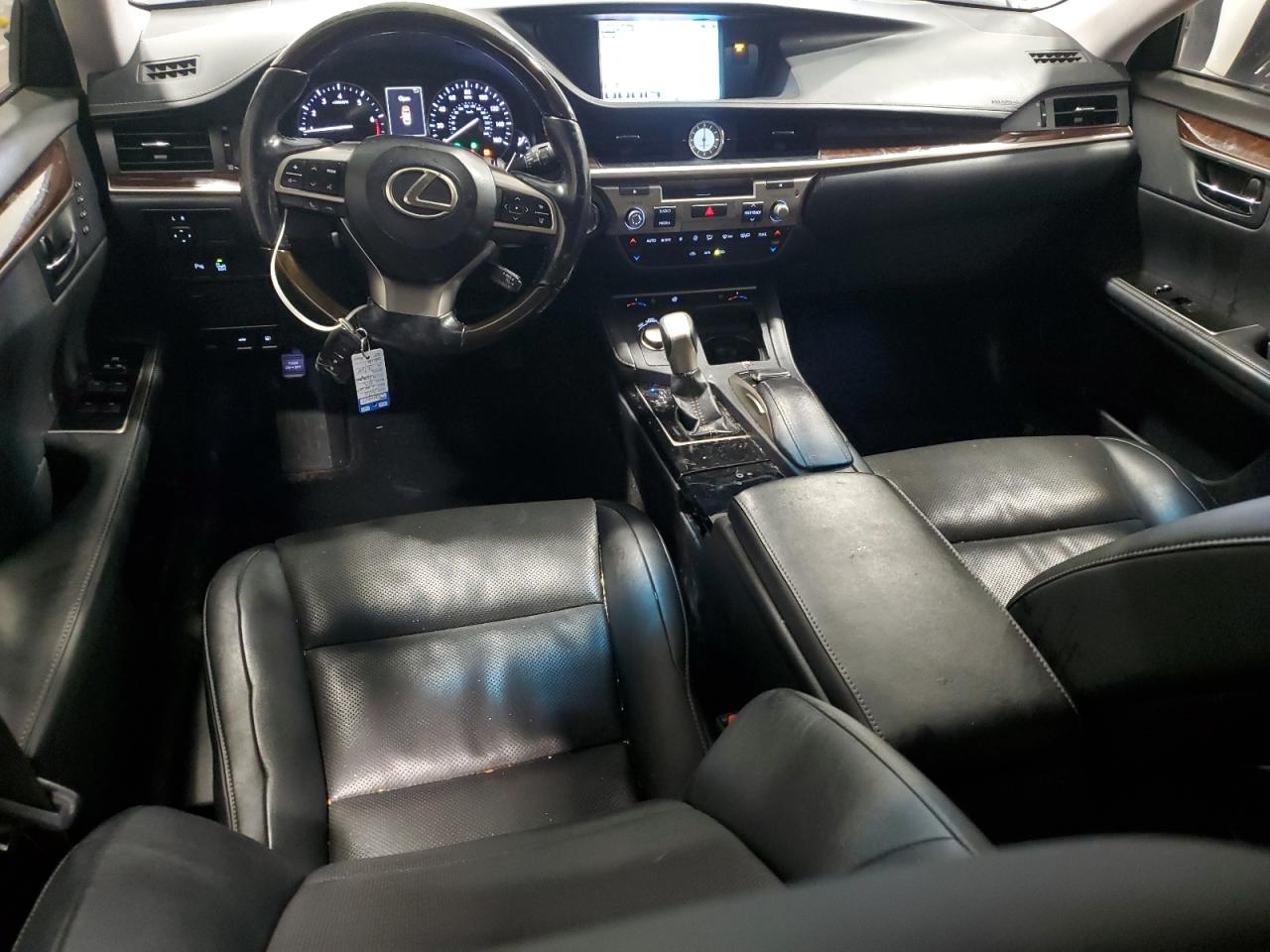 2016 Lexus ES - Image 8