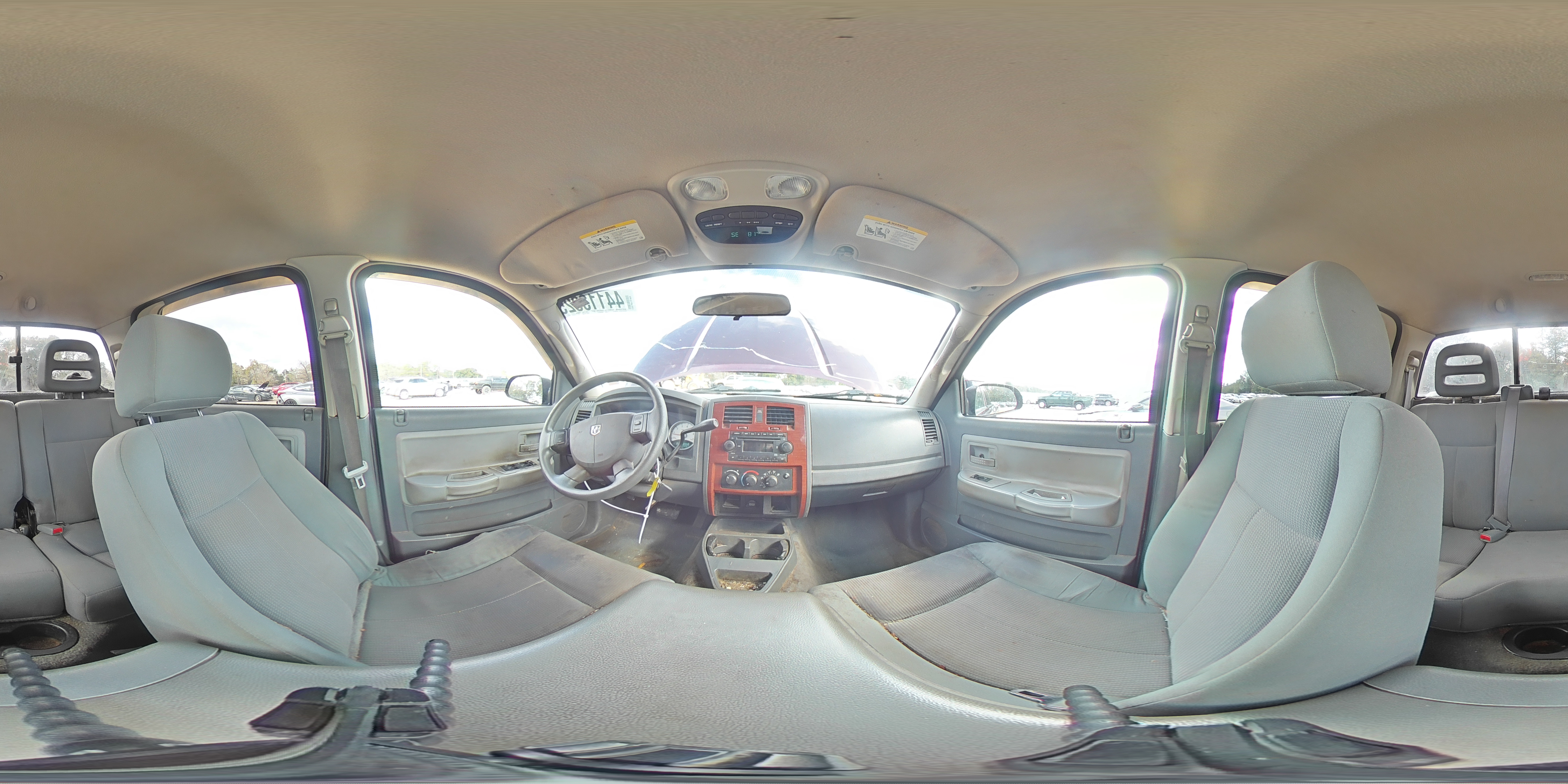 2005 Dodge Dakota - Image 13