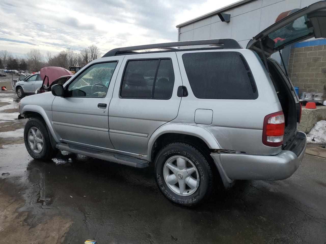 2002 Nissan Pathfinder - Image 2