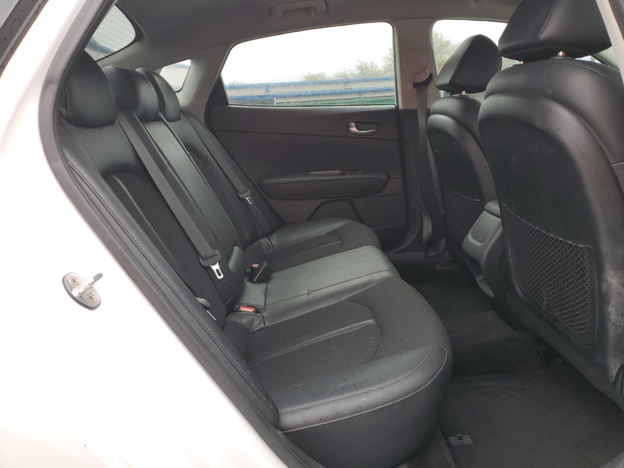 2019 Kia Optima - Image 10