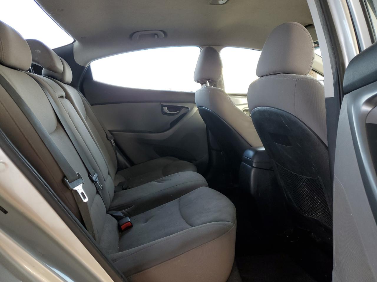 2016 Hyundai Elantra - Image 10