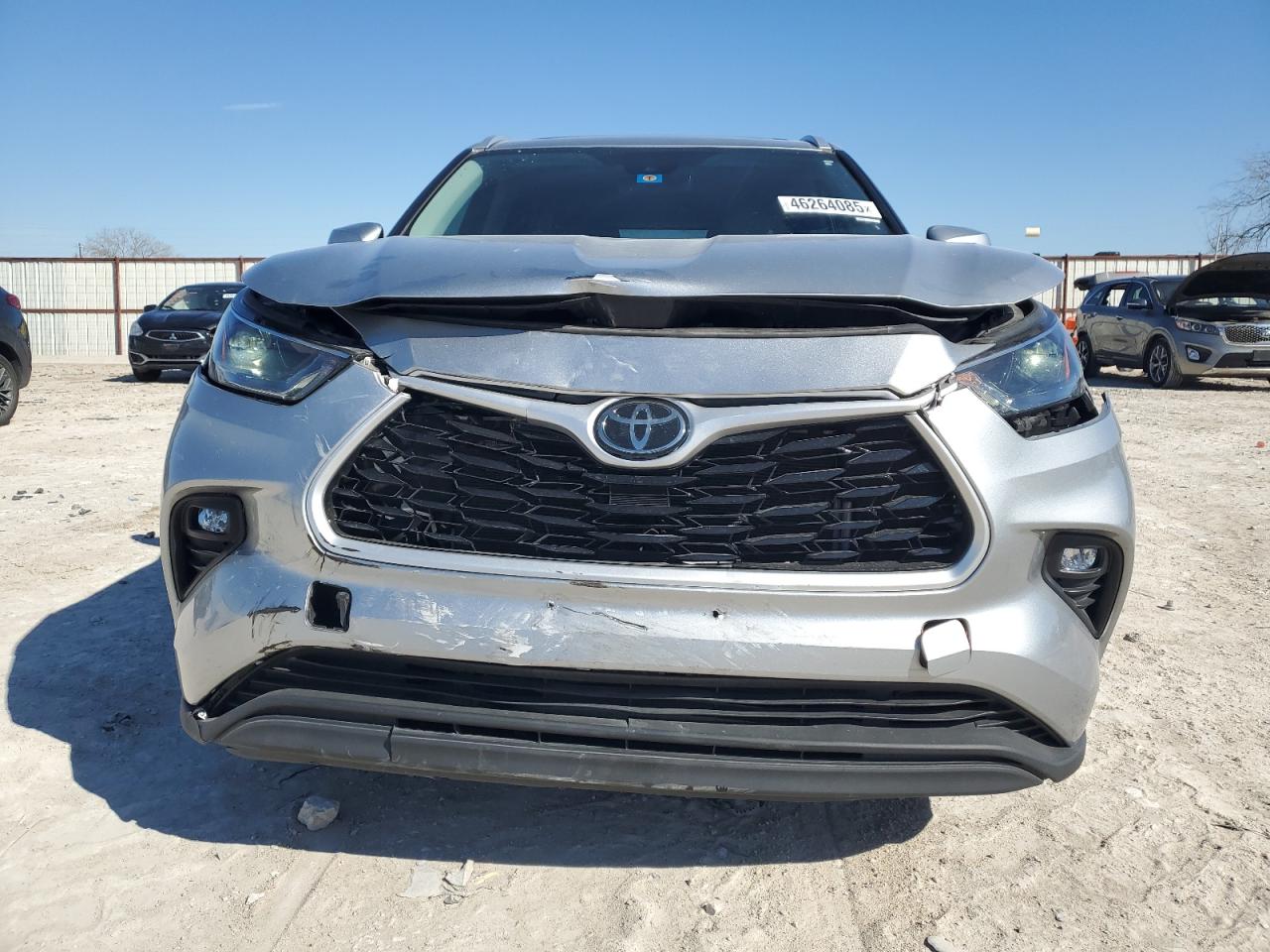 2022 Toyota Highlander - Image 5