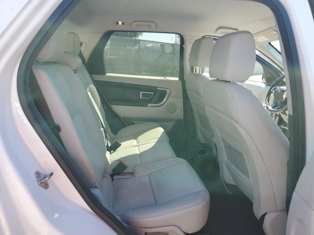2018 Land Rover Discovery - Image 12