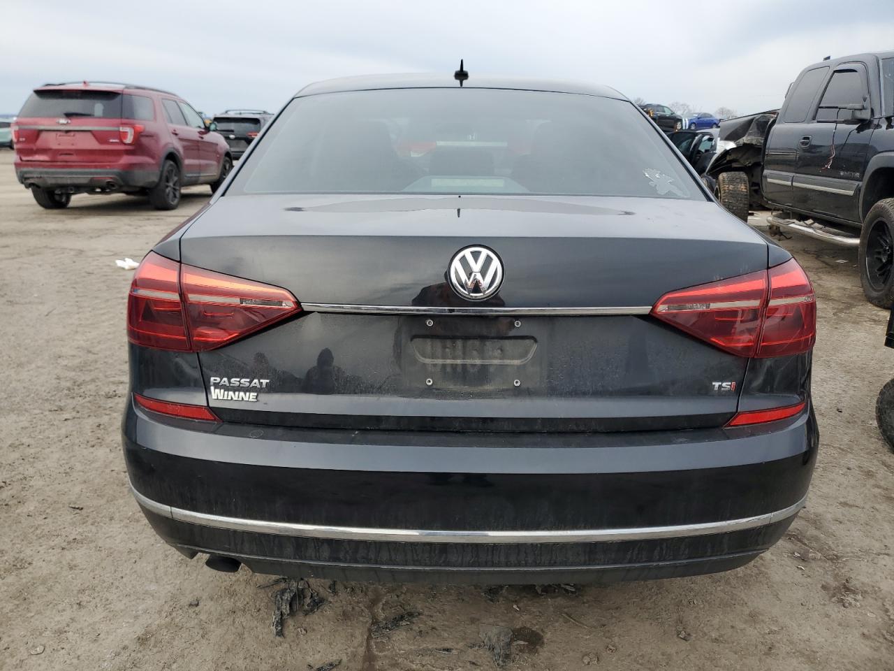 2017 Volkswagen Passat - Image 6