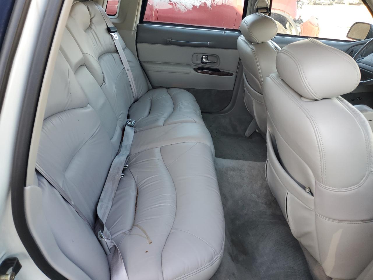 1997 Lincoln Town Car - Image 10