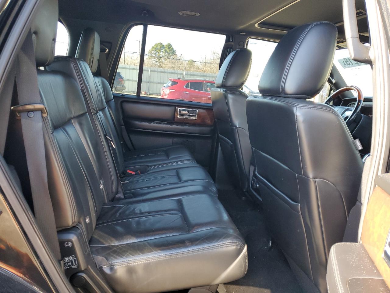 2015 Lincoln Navigator - Image 12