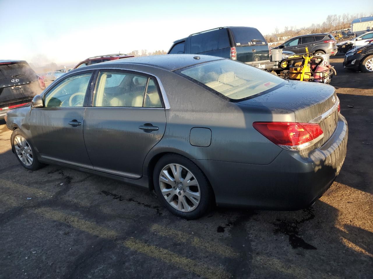 2011 Toyota Avalon - Image 2
