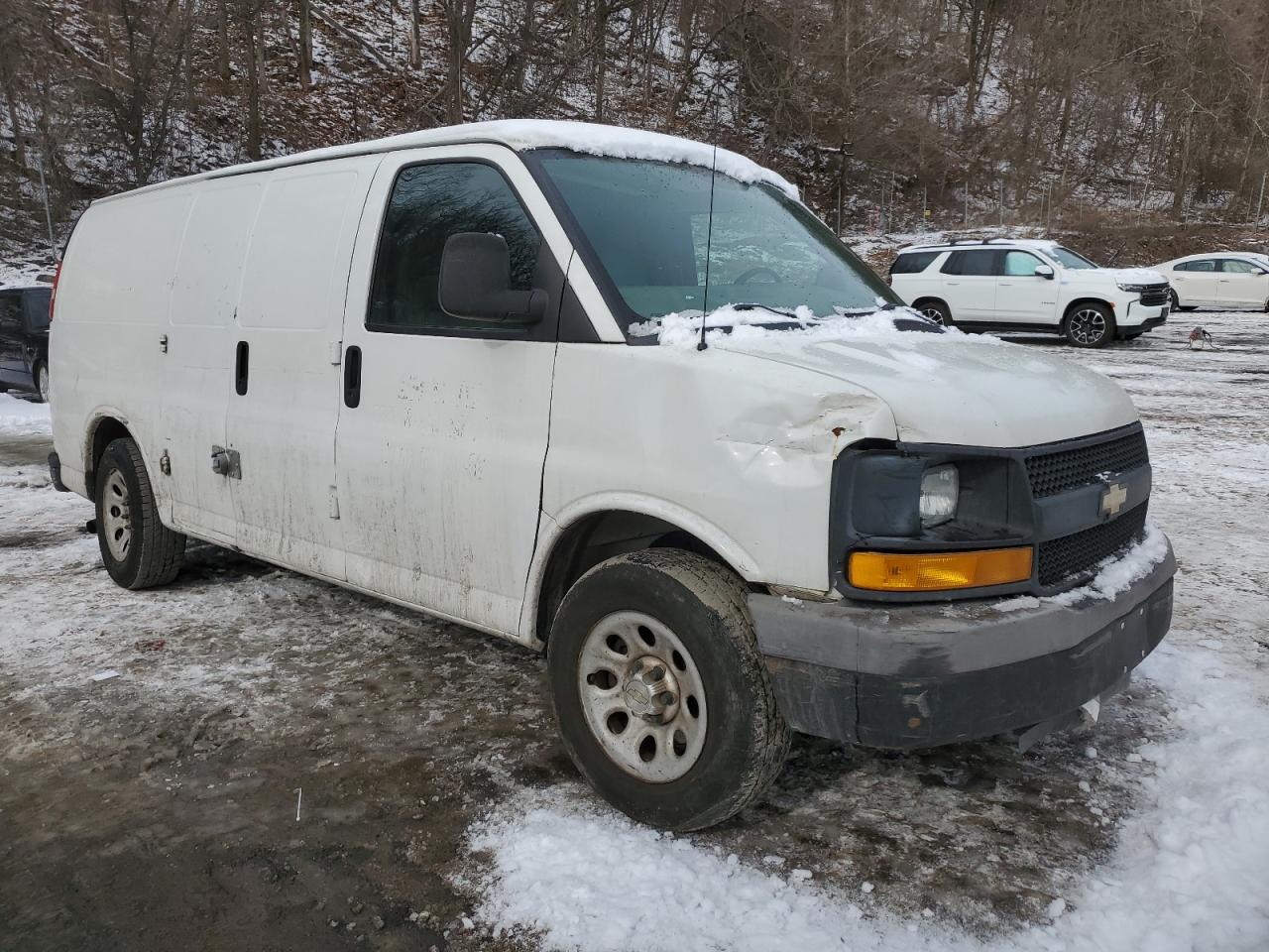 2010 Chevrolet Express - Image 4