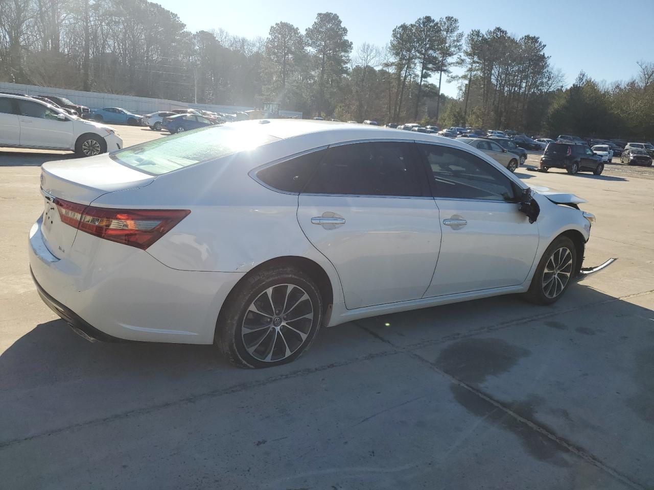 2018 Toyota Avalon - Image 3