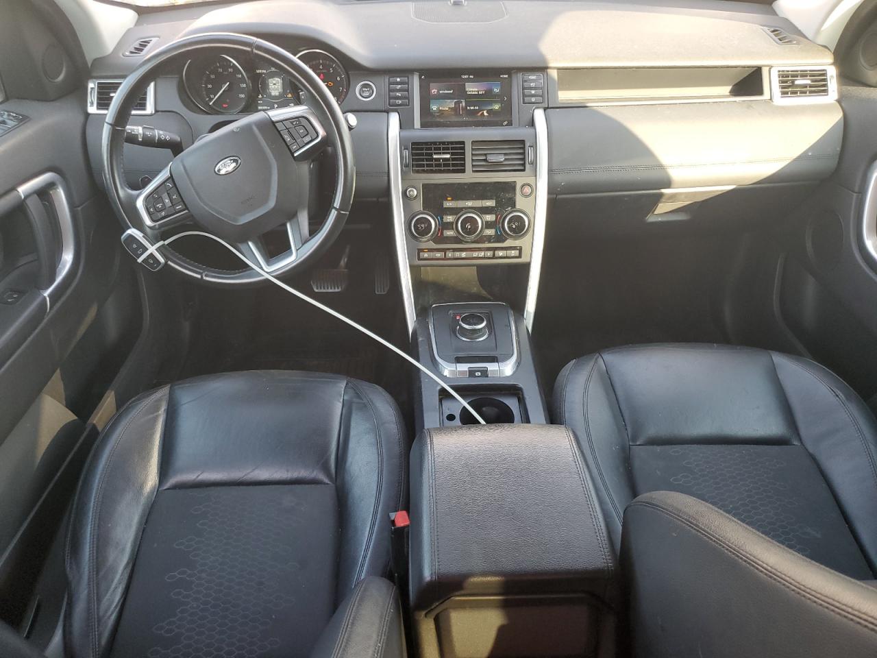 2017 Land Rover Discovery - Image 8