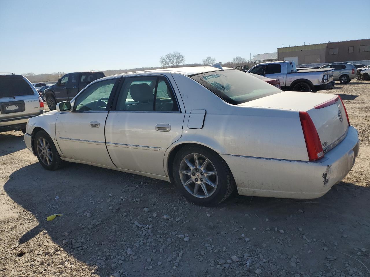 2010 Cadillac DTS - Image 2