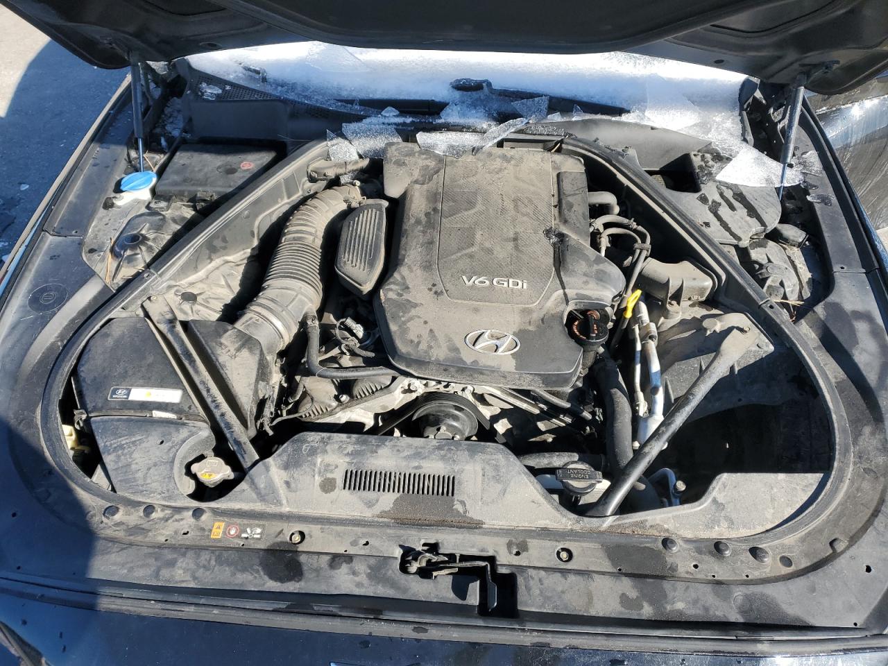 2015 Hyundai Genesis - Image 13