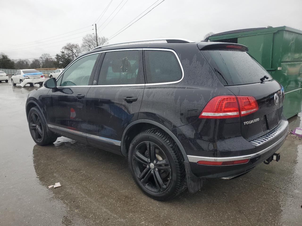 2017 Volkswagen Touareg - Image 2