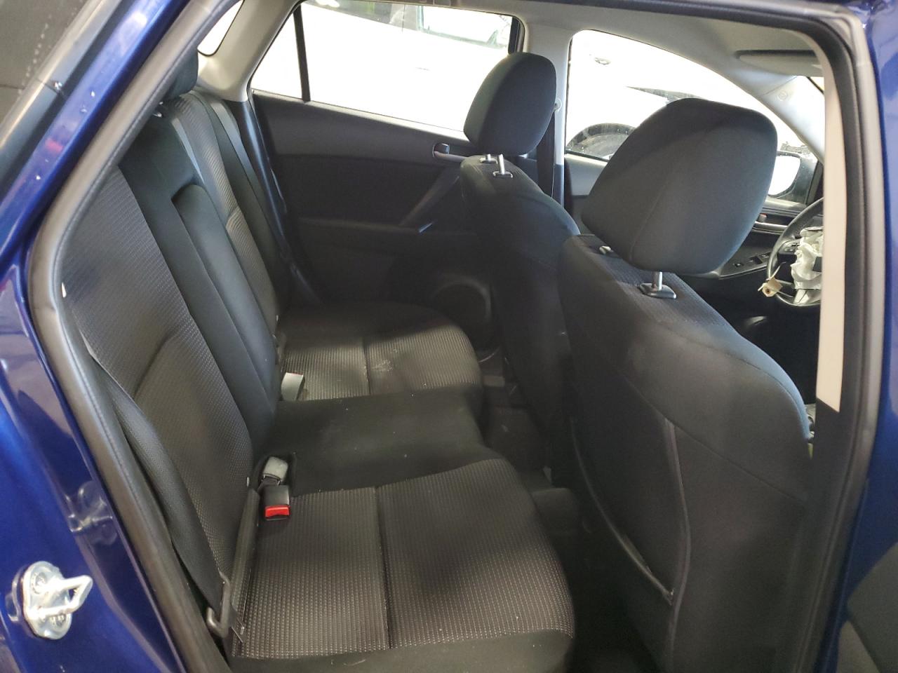 2013 Mazda 3 - Image 10