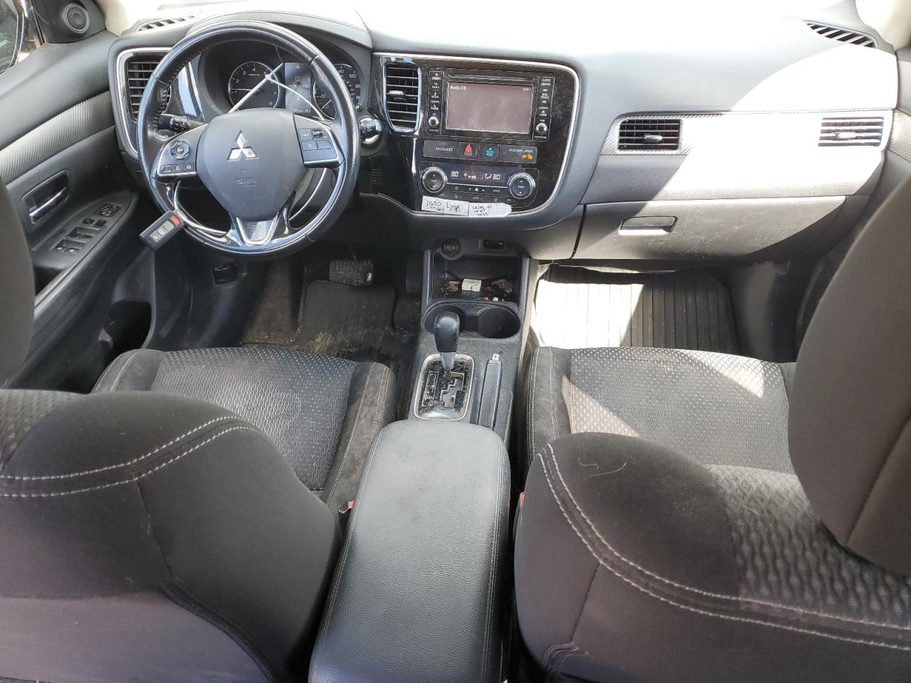 2016 Mitsubishi Outlander - Image 8