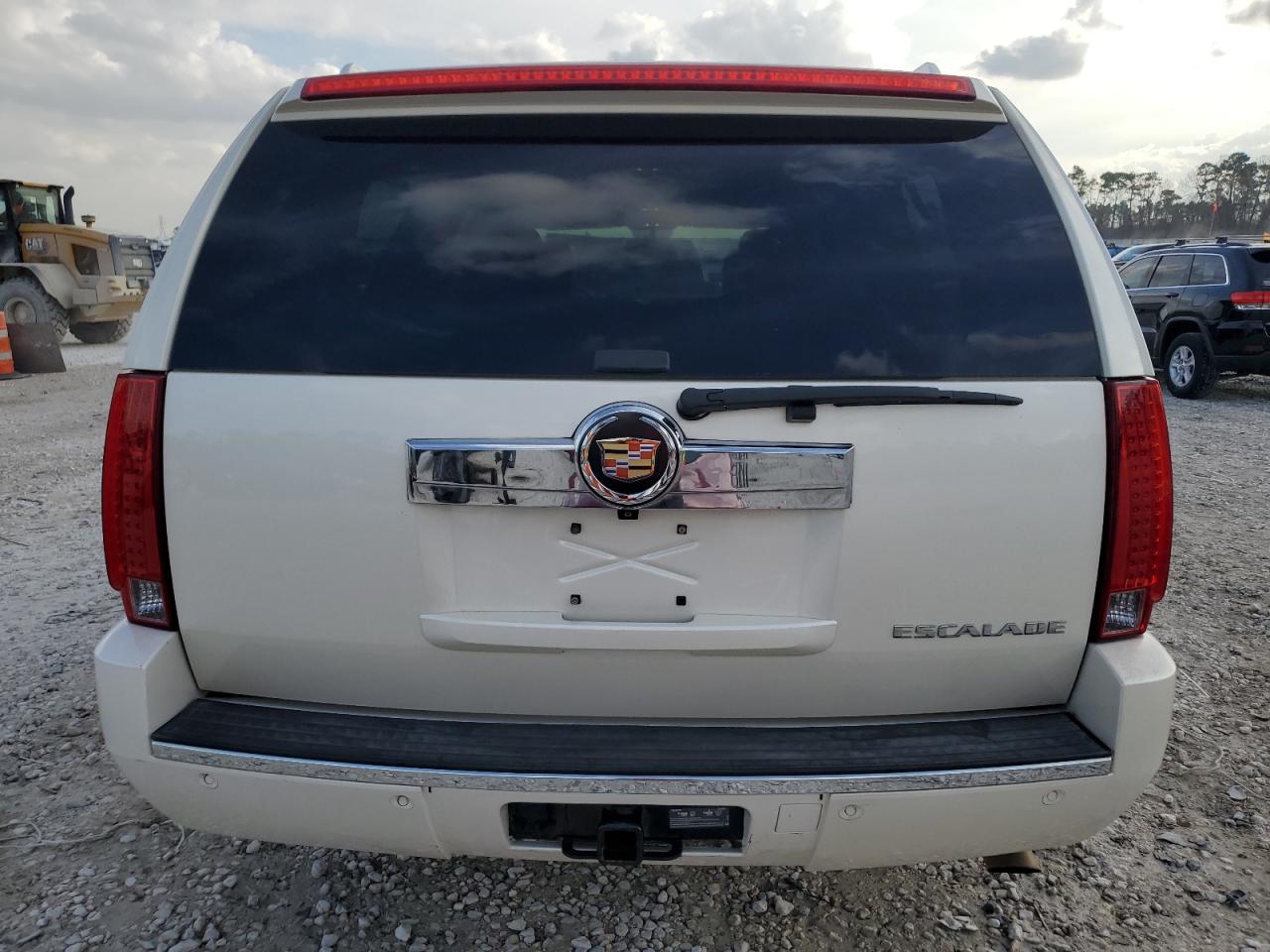 2013 Cadillac Escalade - Image 6