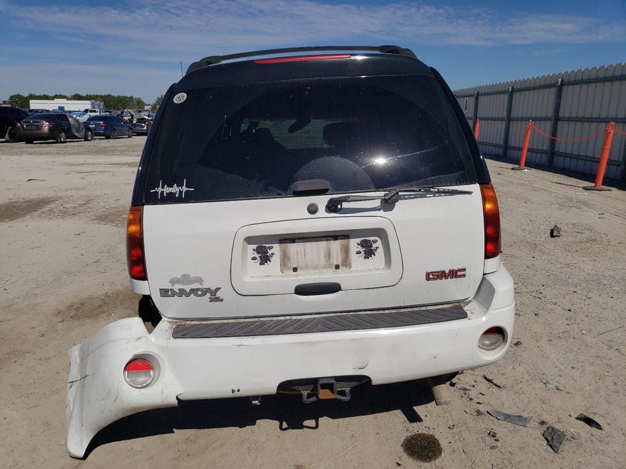 2003 GMC Envoy - Image 6