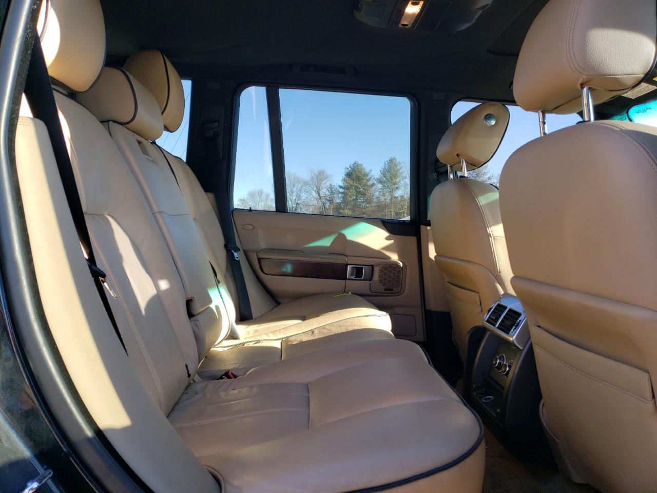 2011 Land Rover Range Rover - Image 11