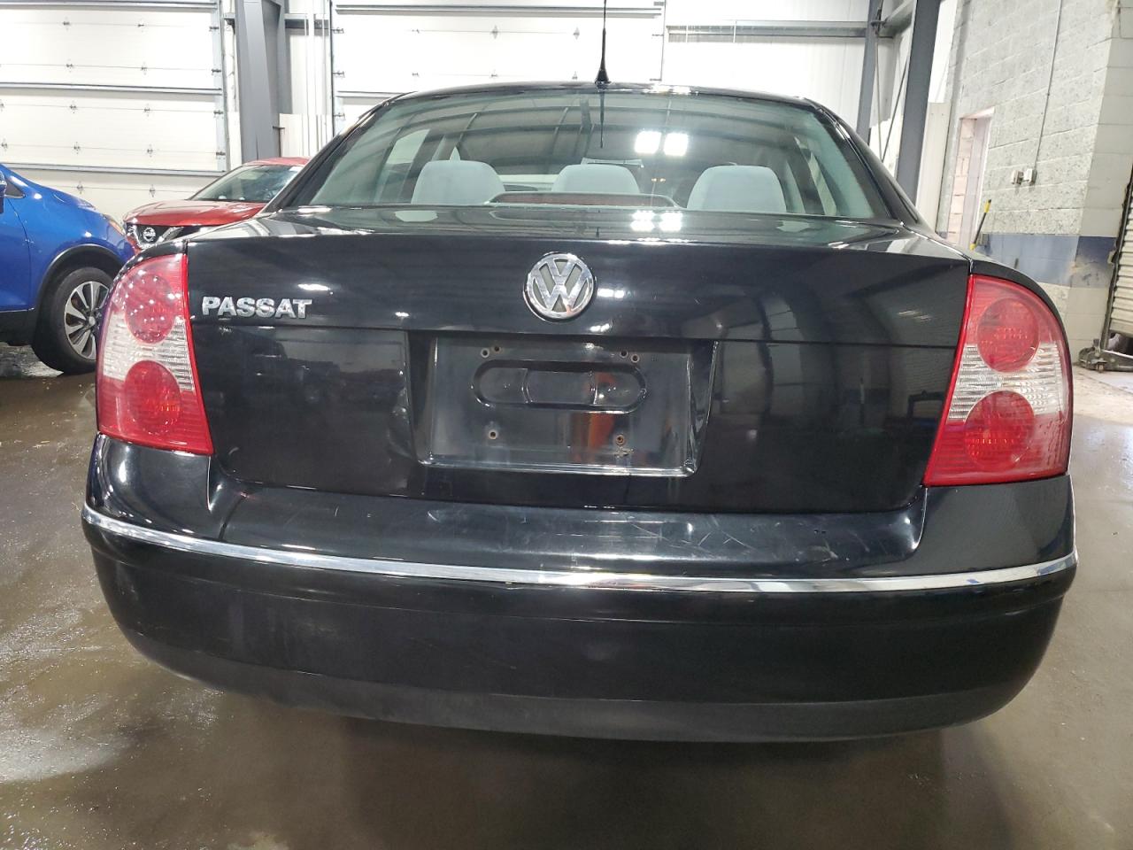2004 Volkswagen Passat - Image 6