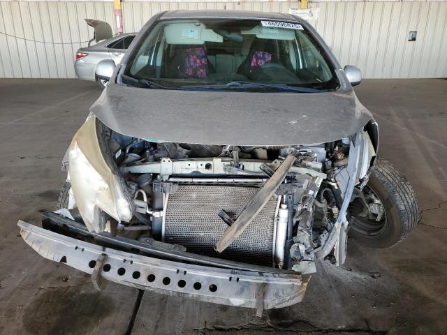 Хетчбеки NISSAN VERSA 2014 Сріблястий