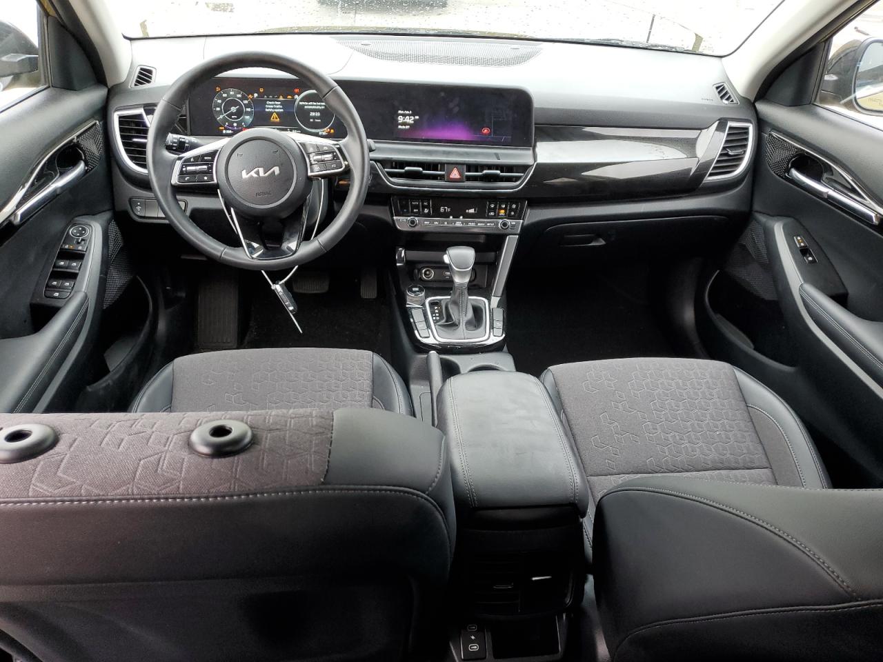 2024 Kia Seltos - Image 8