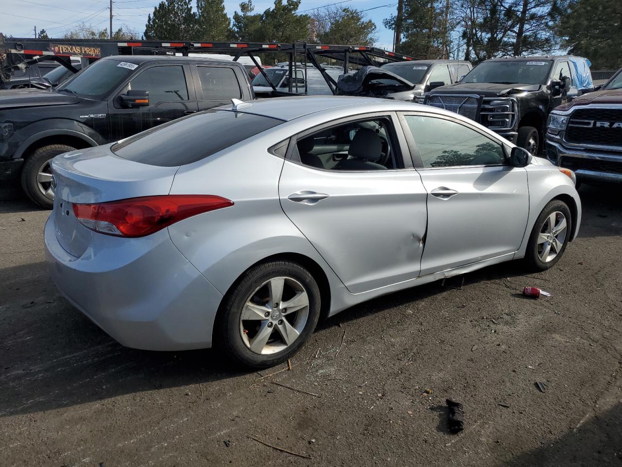 2012 Hyundai Elantra - Image 3