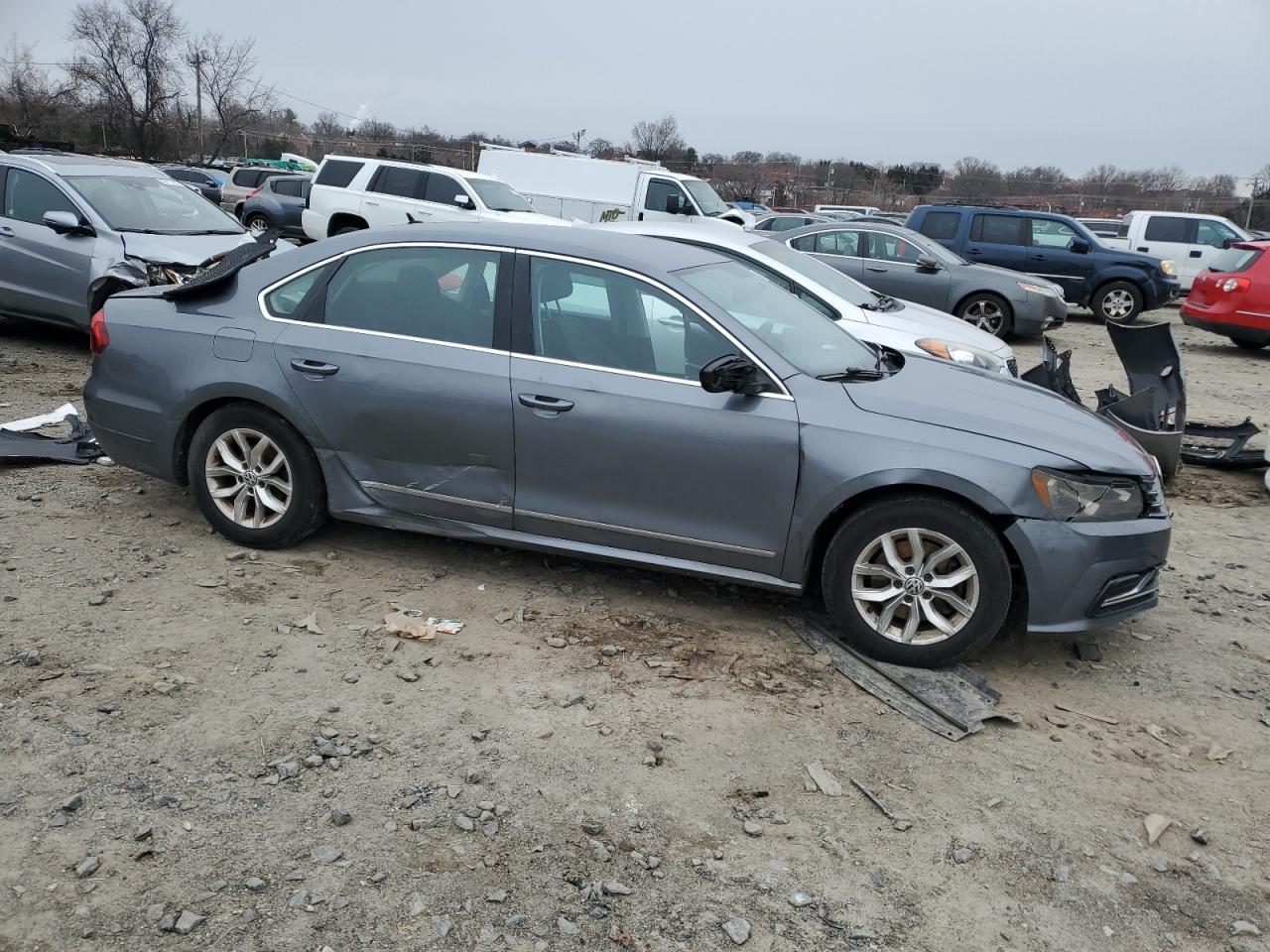 2017 Volkswagen Passat - Image 4