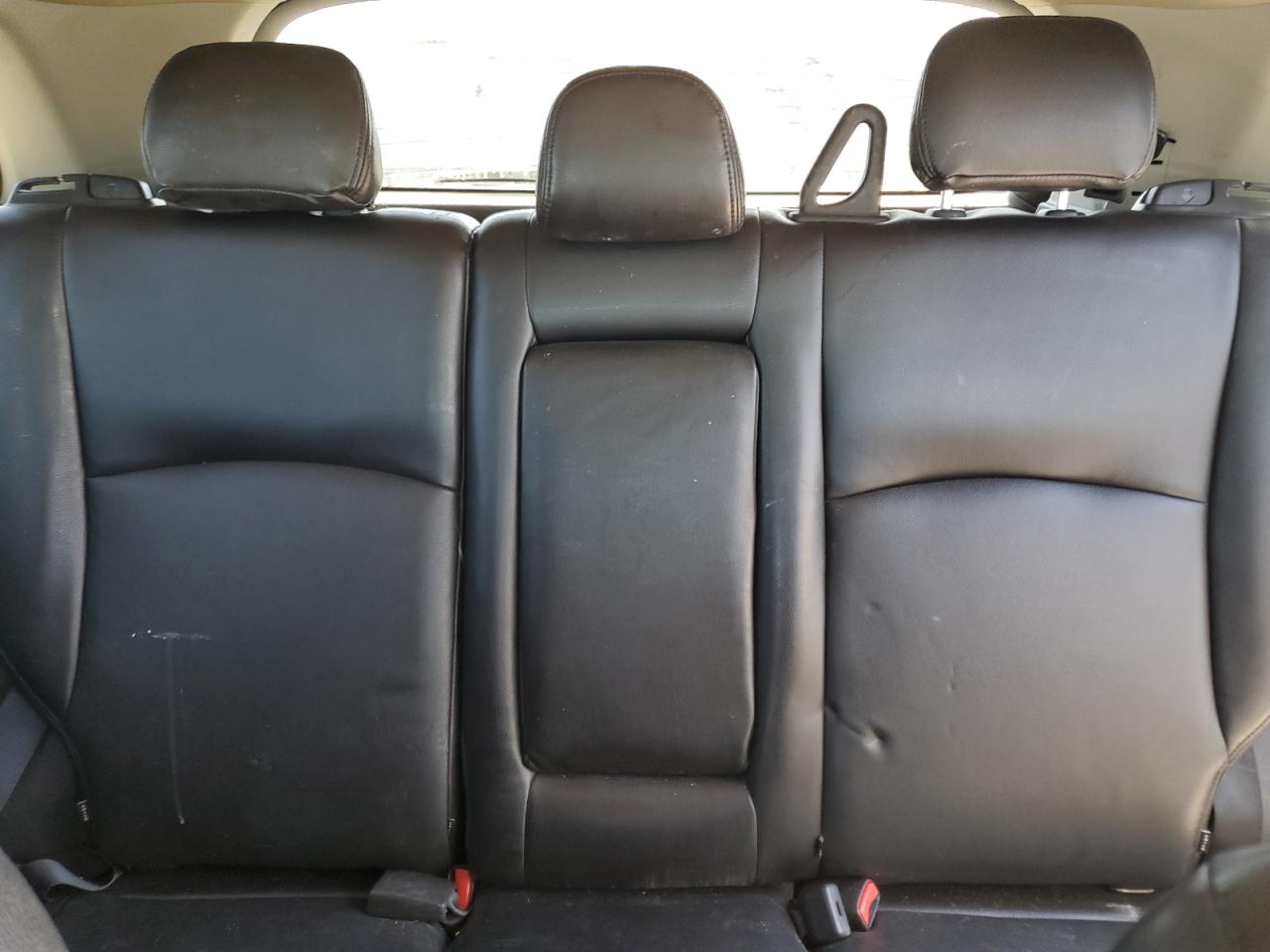 2014 Mitsubishi Outlander - Image 10