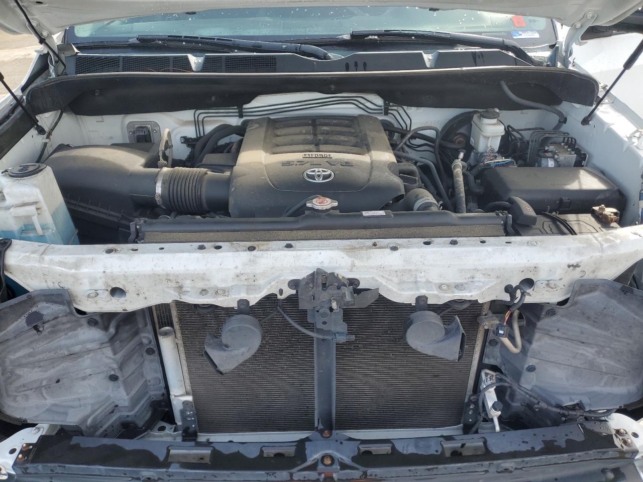2020 Toyota Tundra - Image 11