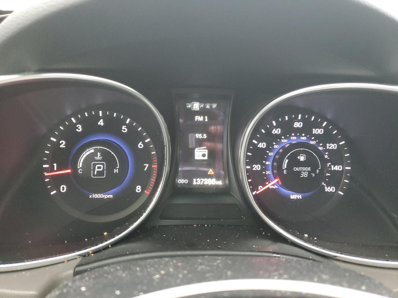 2015 Hyundai Santa Fe - Image 9