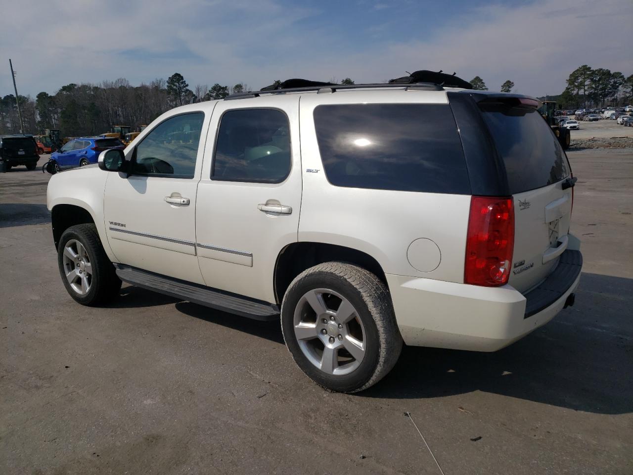 2011 GMC Yukon - Image 2