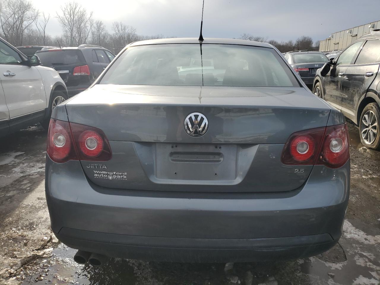 2010 Volkswagen Jetta - Image 6