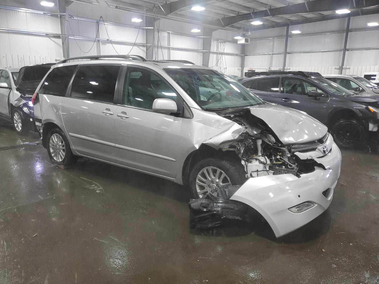 2010 Toyota Sienna - Image 4