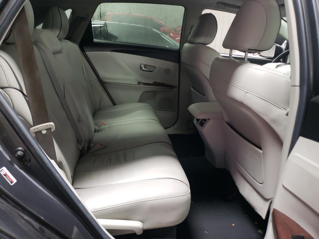 2011 Toyota Venza - Image 10
