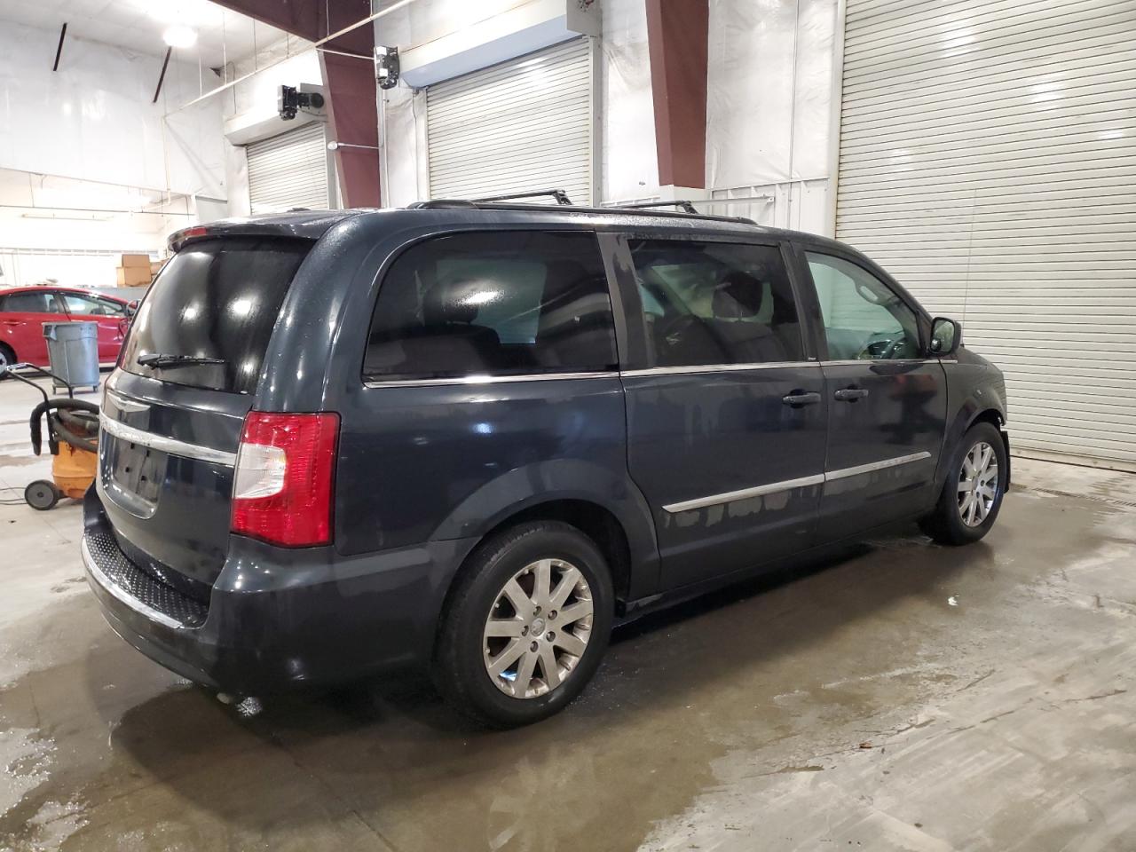 2013 Chrysler Town & Country - Image 3