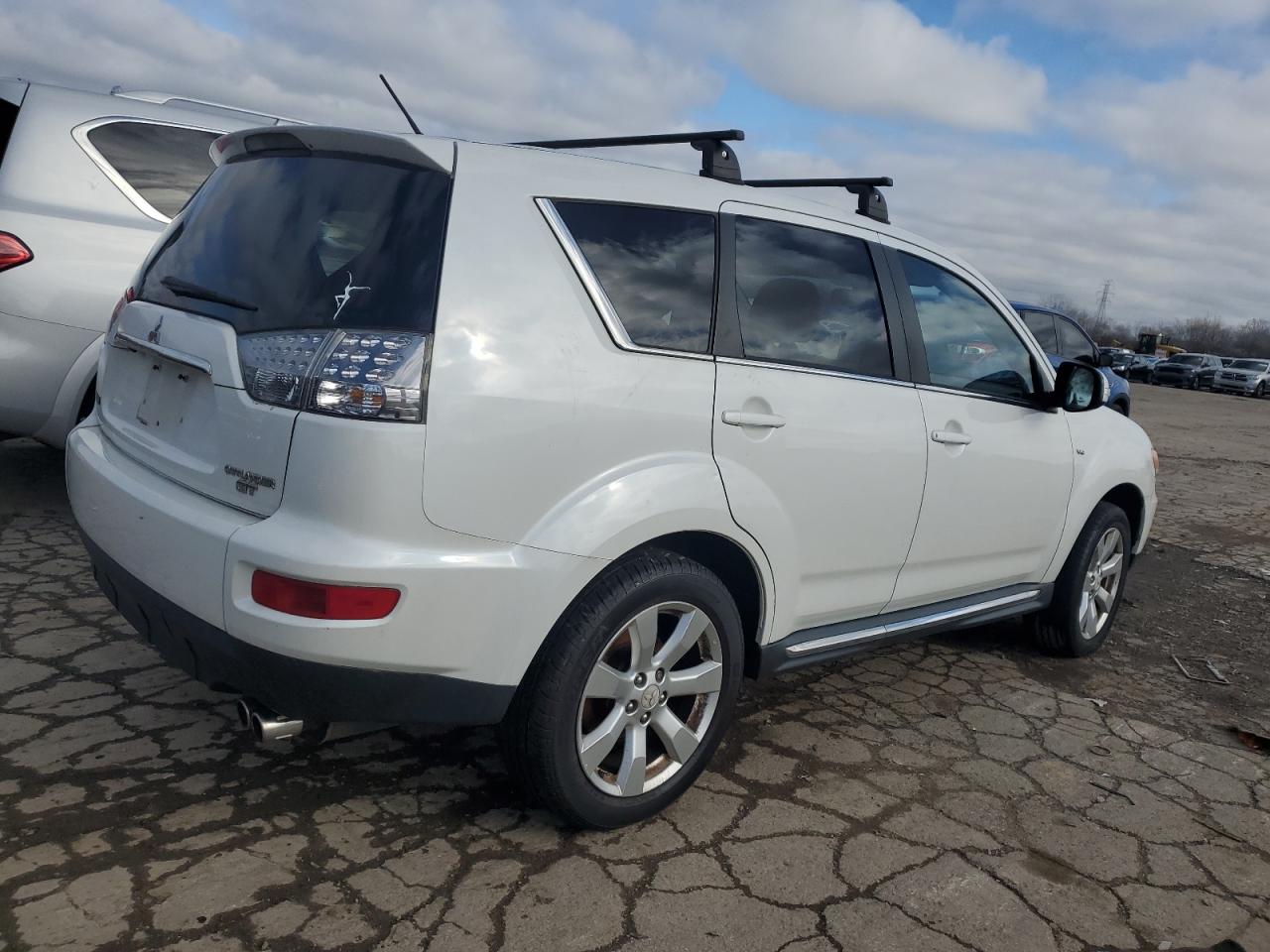 2011 Mitsubishi Outlander - Image 3
