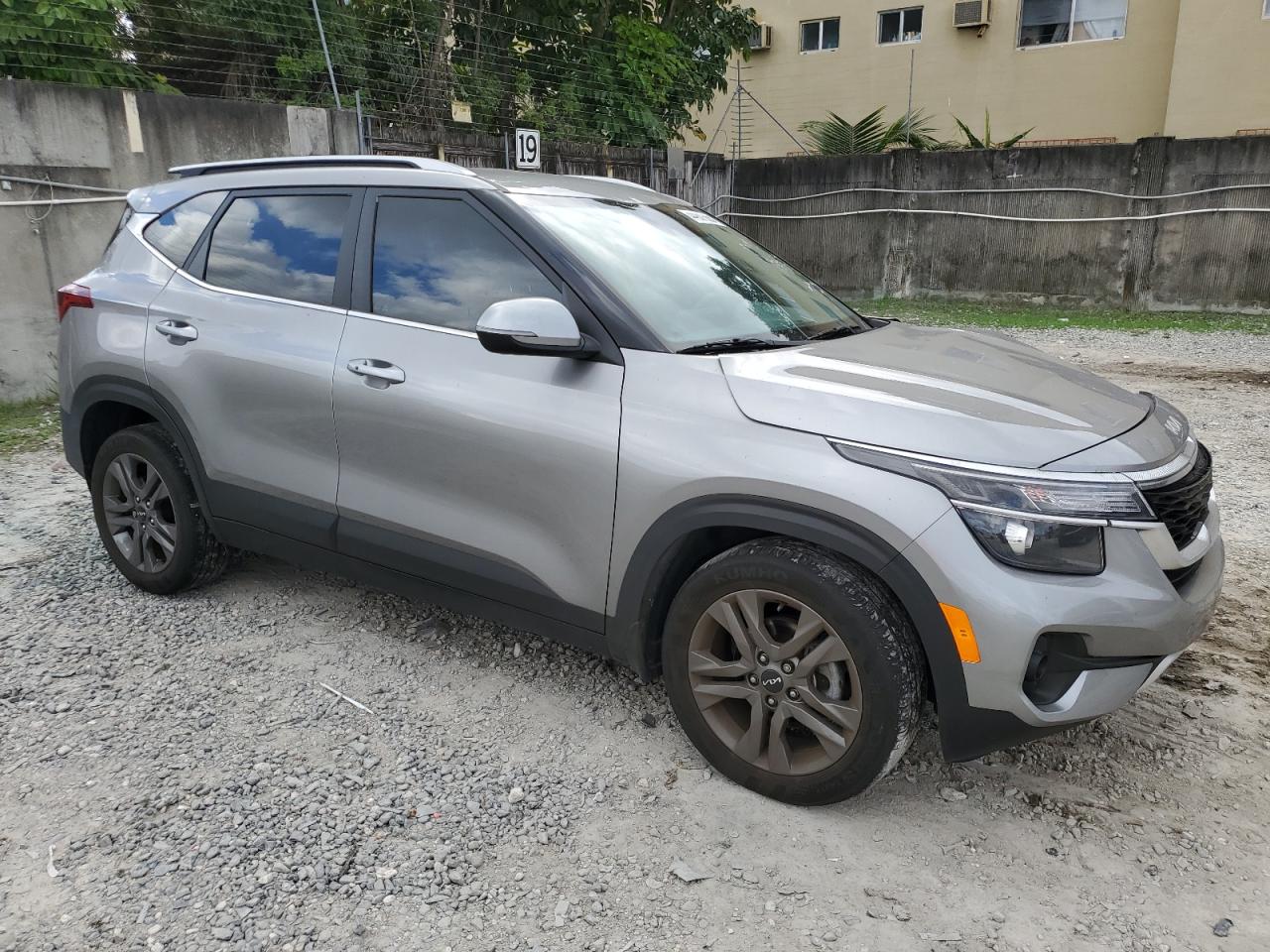 2023 Kia Seltos - Image 4