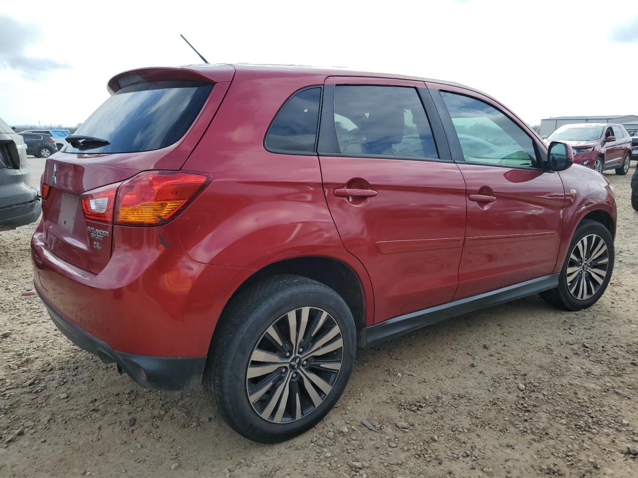 2015 Mitsubishi Outlander - Image 3